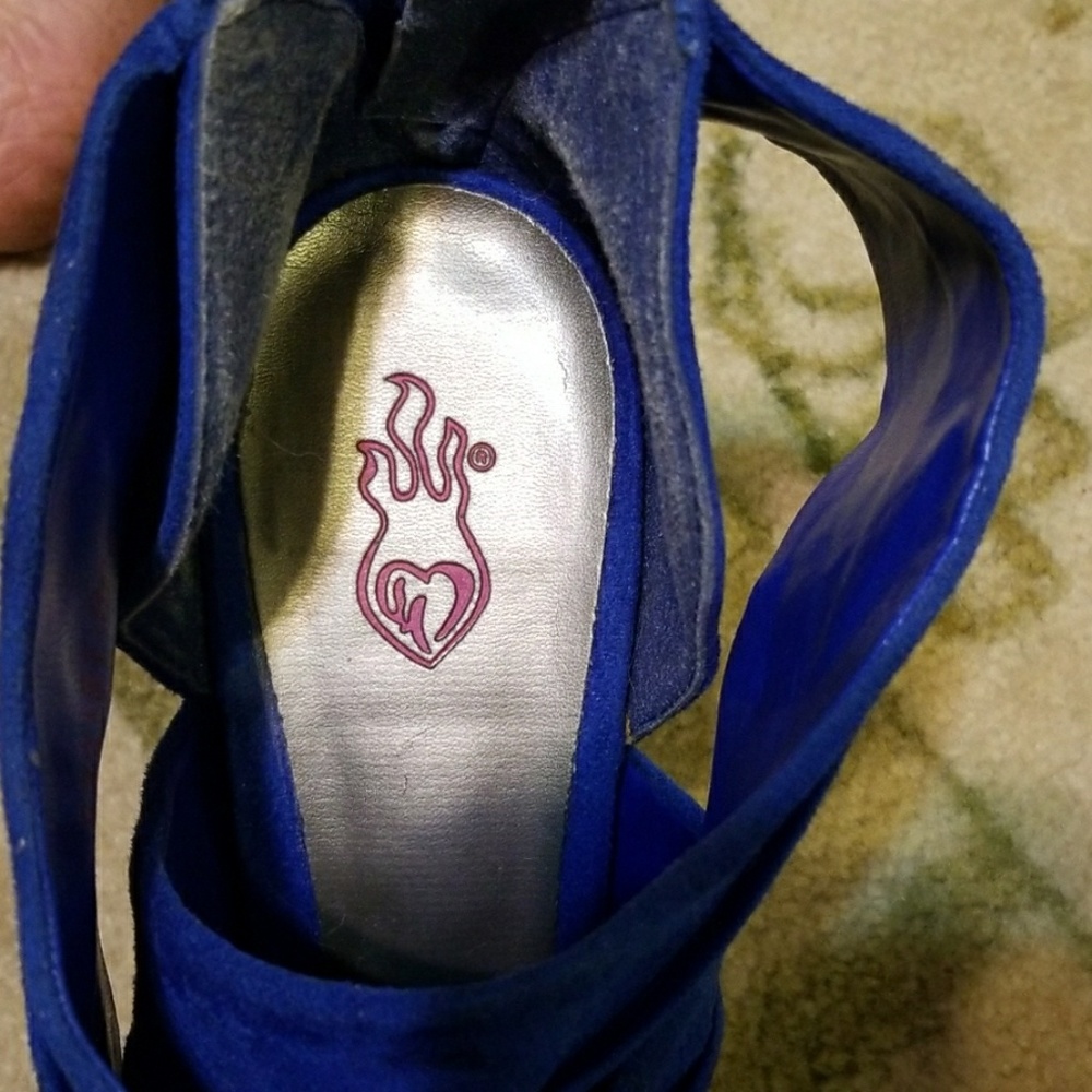 Shoes - Picture 6 of 6